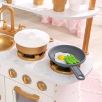 Bucatarie Moderna Alba de joaca pentru copii cu Accesorrii Incluse - Bucatarie Modern White and Gold din lemn de la Kidkraft Bucatarie Moderna Alba de joaca pentru copii cu Accesorrii Incluse - Bucatarie Modern White and Gold din lemn de la Kidkraft